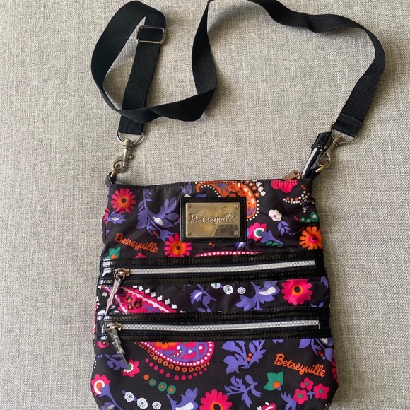 Betsy Johnson Betsyville cross body bag Paisley floral print - Picture 1 of 7